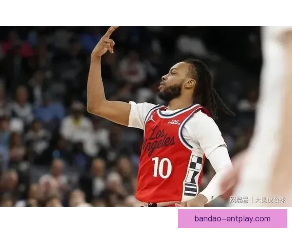 以卢惊叹加兰超远三分同时发现杰克逊低位背打能力全面展现球队新进攻核心潜质